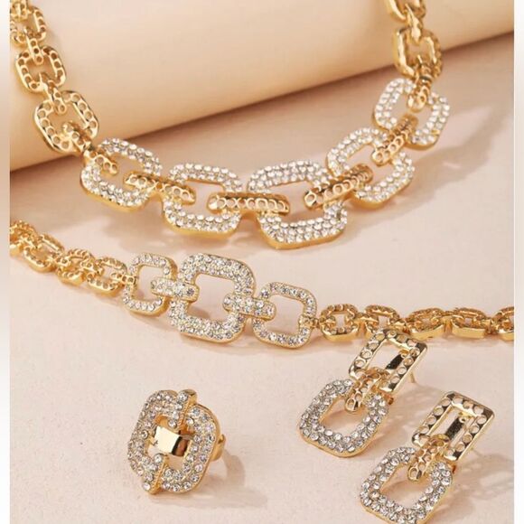 New Glamorous Rhinestone Prom Gold Chain With Rhinestones - Picture 1 of 3